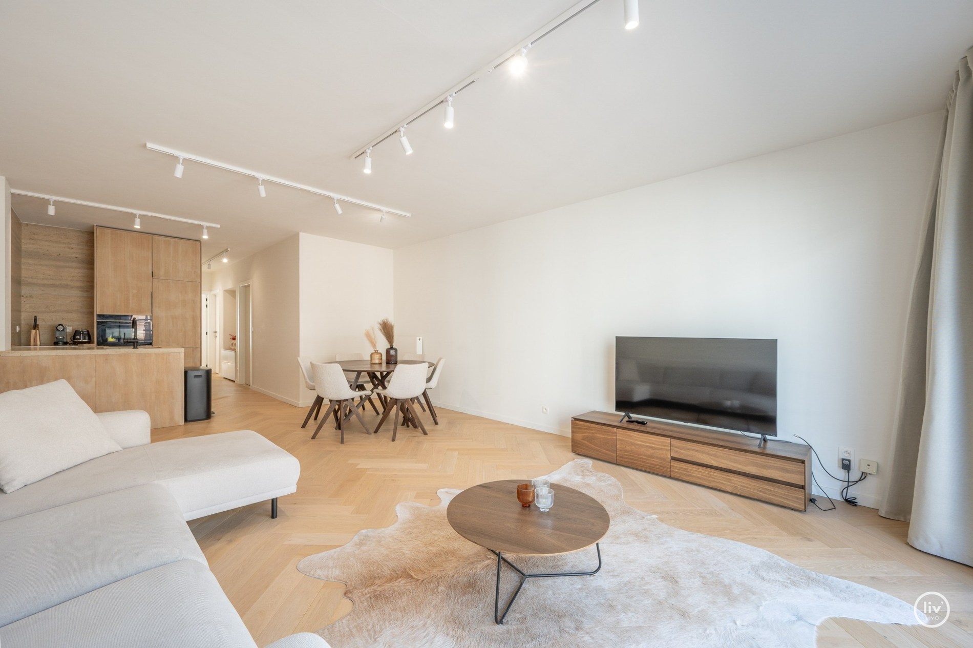 Appartement magnifiquement rénové, situé au calme, à proximité de l'avenue Lippens et de la mer à Knokke. 