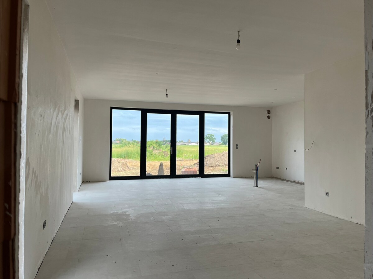 Nieuw gelijkvloers appartement met terras en tuintje 