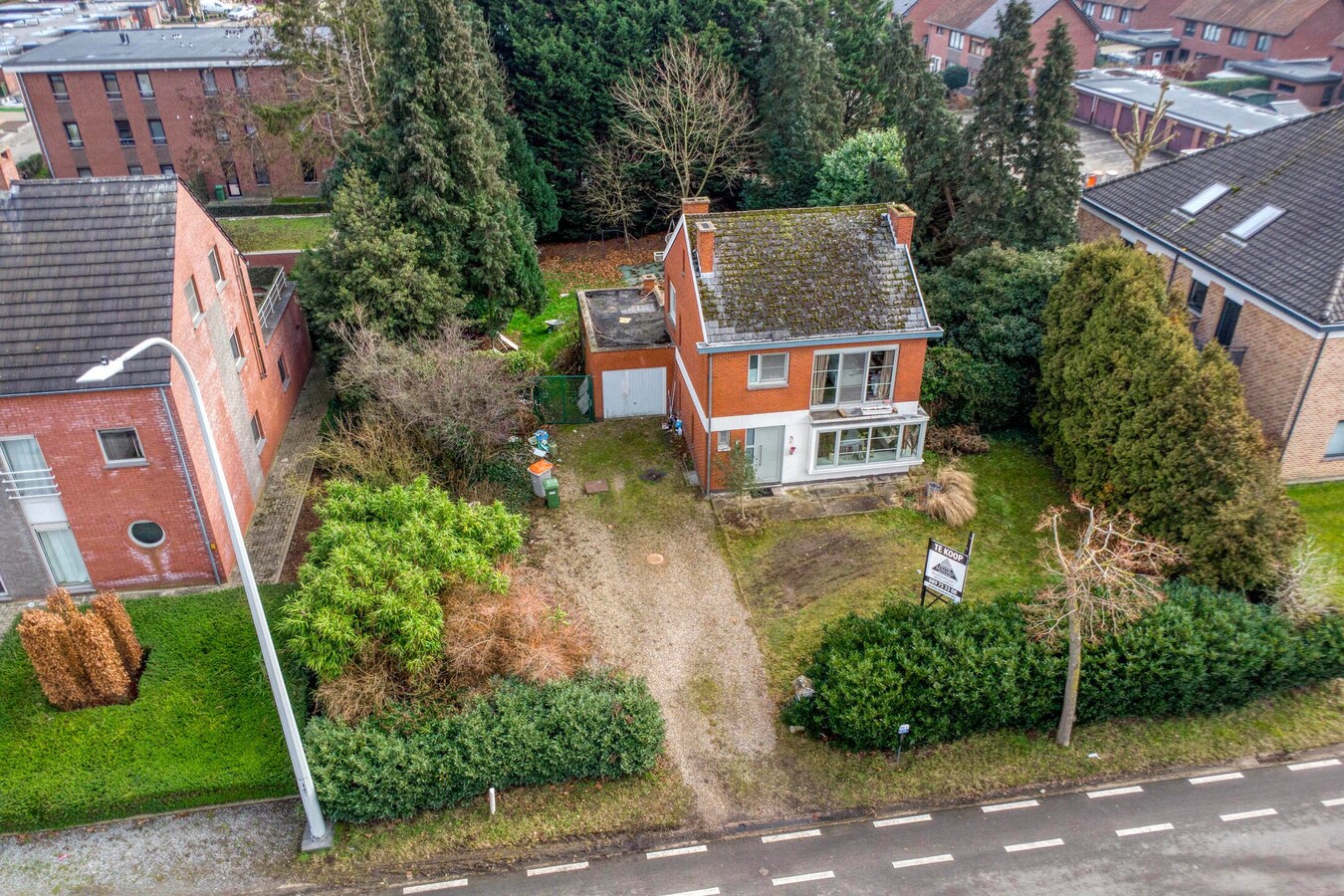 Te renoveren Vrijstaande woning. Of projectgrond (25,50 m breed). 1.146 m². 