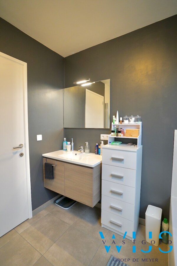 Prachtig lichtrijk appartement in het CENTRUM van ERTVELDE ! 