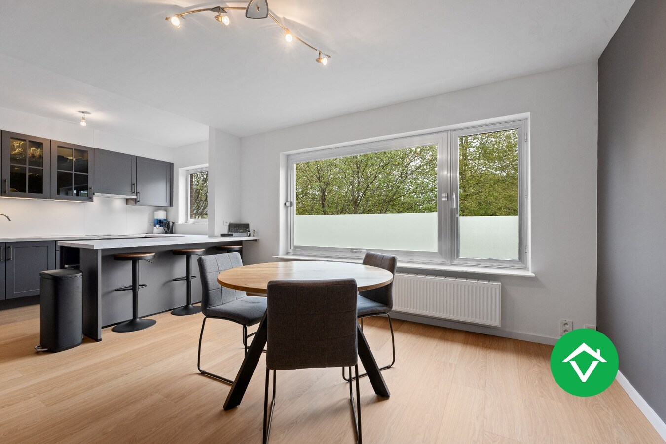 Instapklaar appartement op topligging in Bredene – volledig gerenoveerd en energiezuinig (label B) 