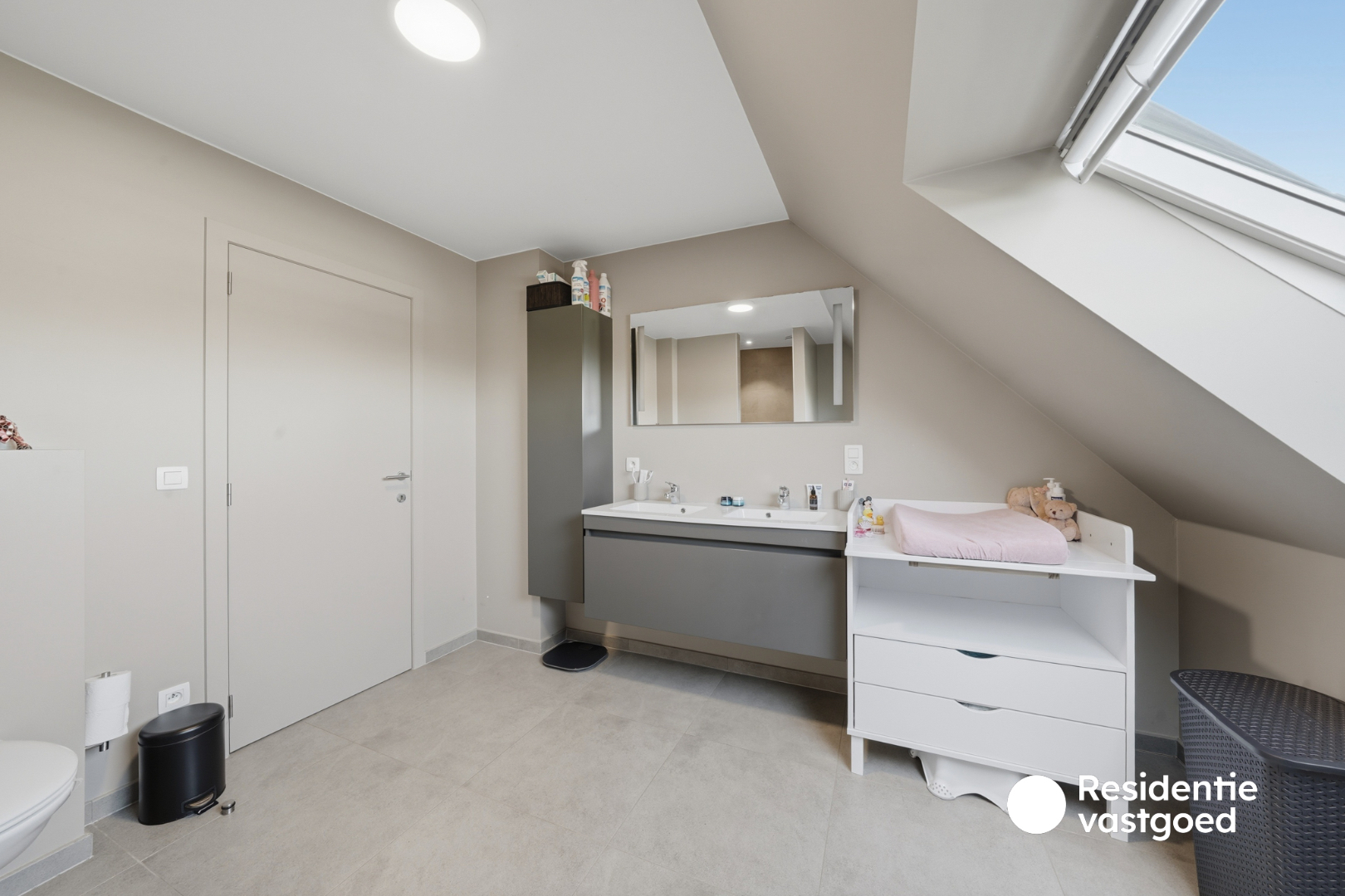 Prachtige zeer recente halfopen woning in rustige wijk te Oudenburg centrum 