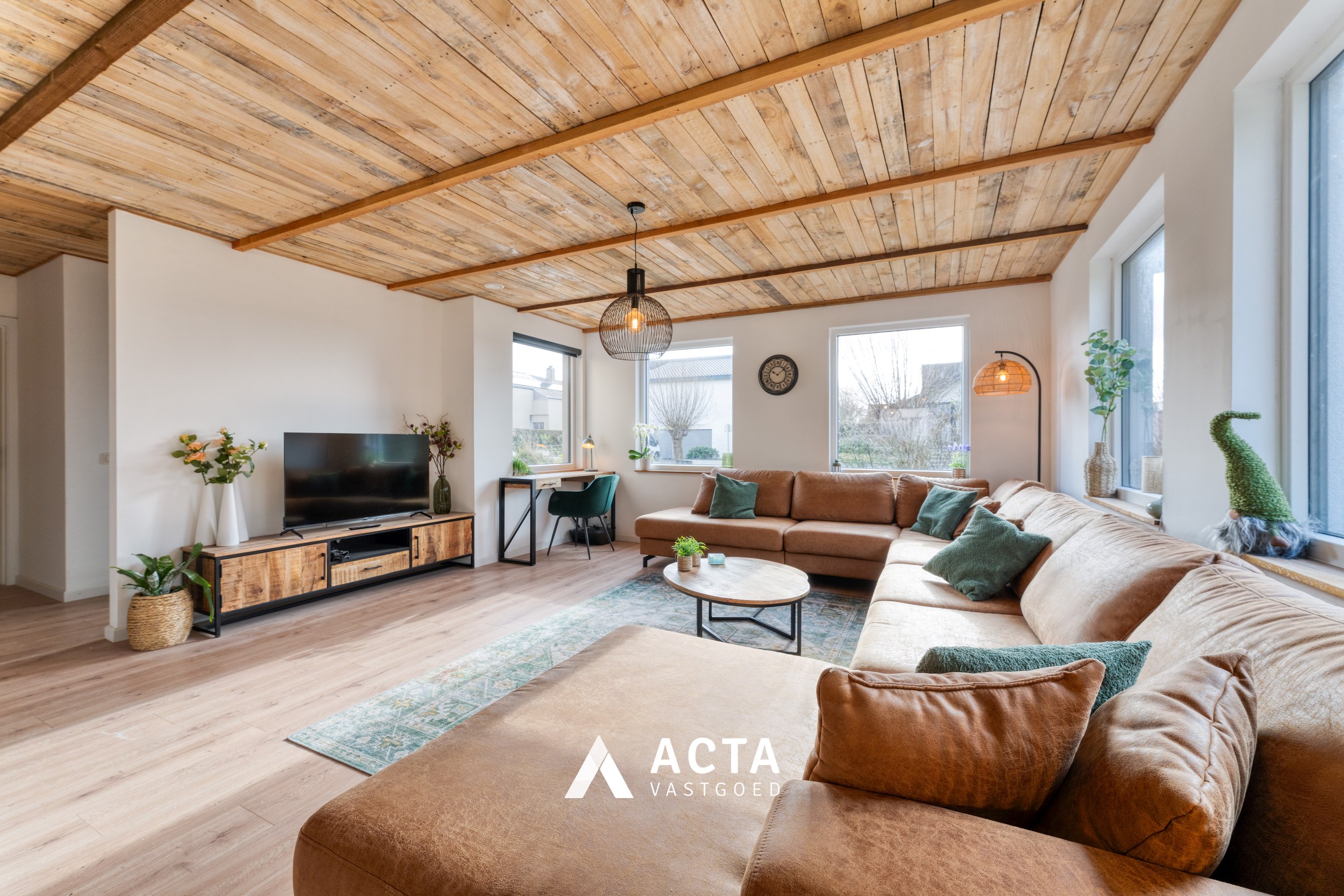 Gerenoveerde villa met vier slaapkamers in de Vicognewijk! 