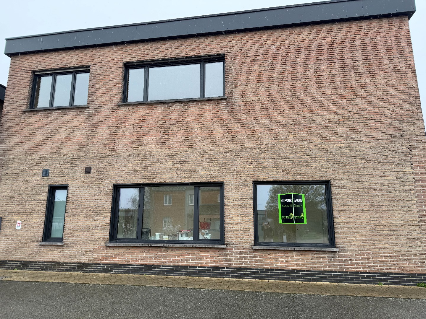 Ruime woning met twee slaapkamers en garage te Sint-Eloois-Vijve 