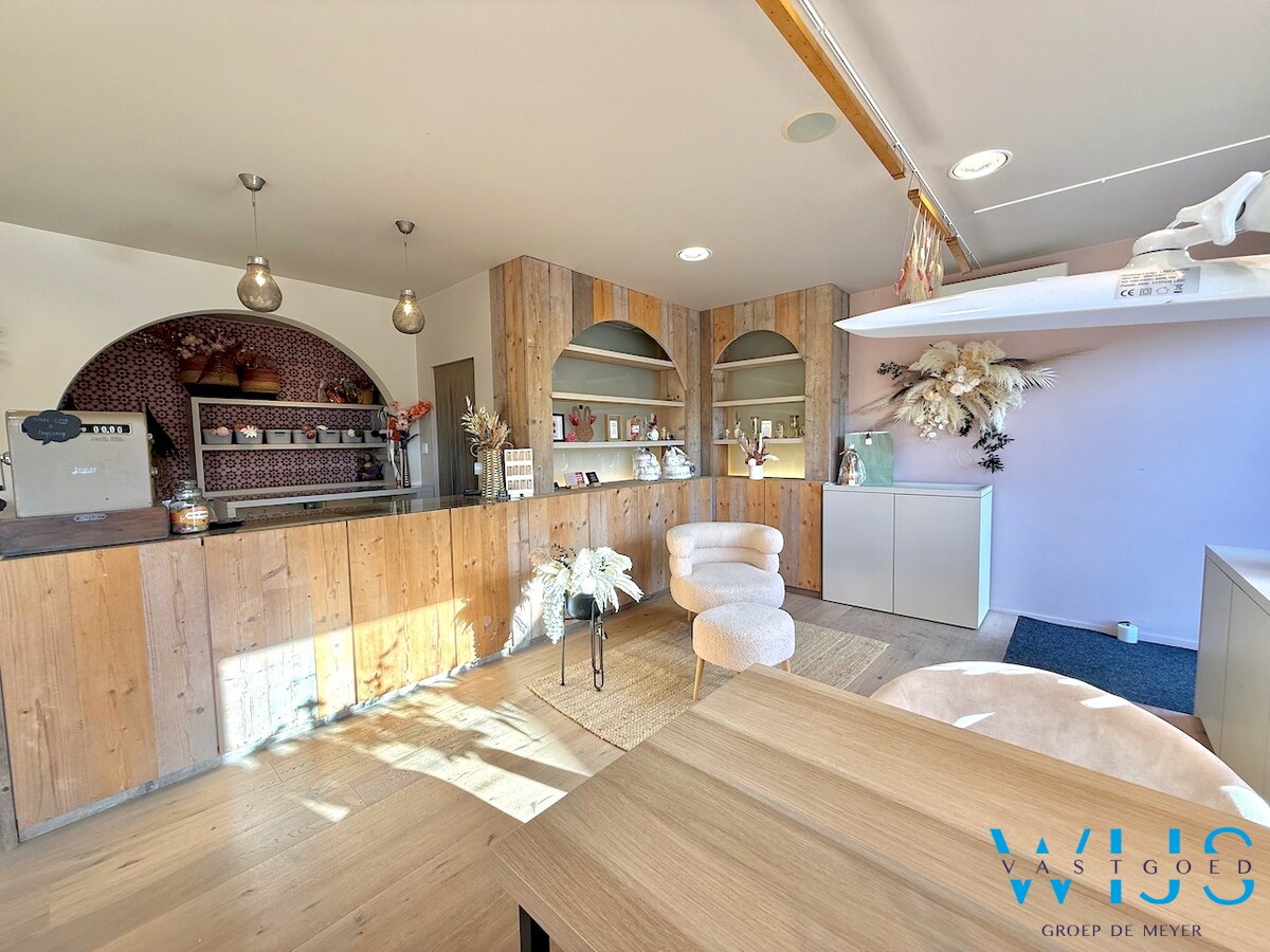 Toffe winkelruimte in centrum Ertvelde ! 