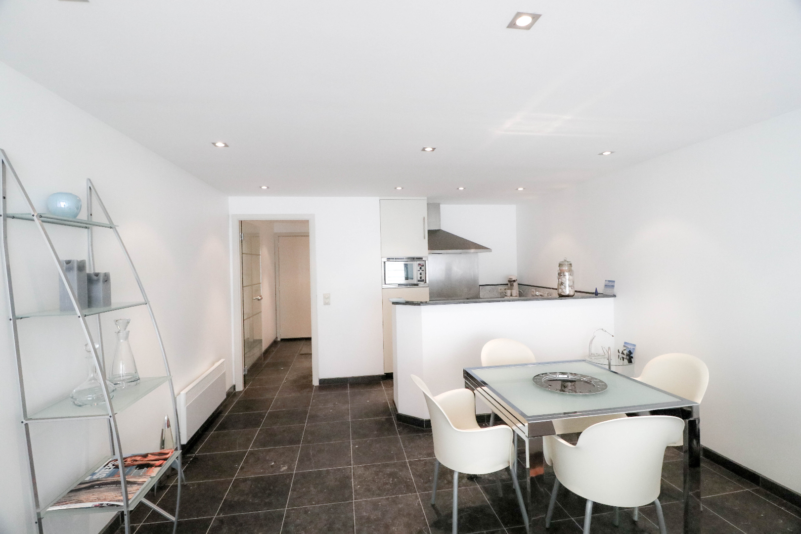 Mooie instapklare studio met zeezicht 