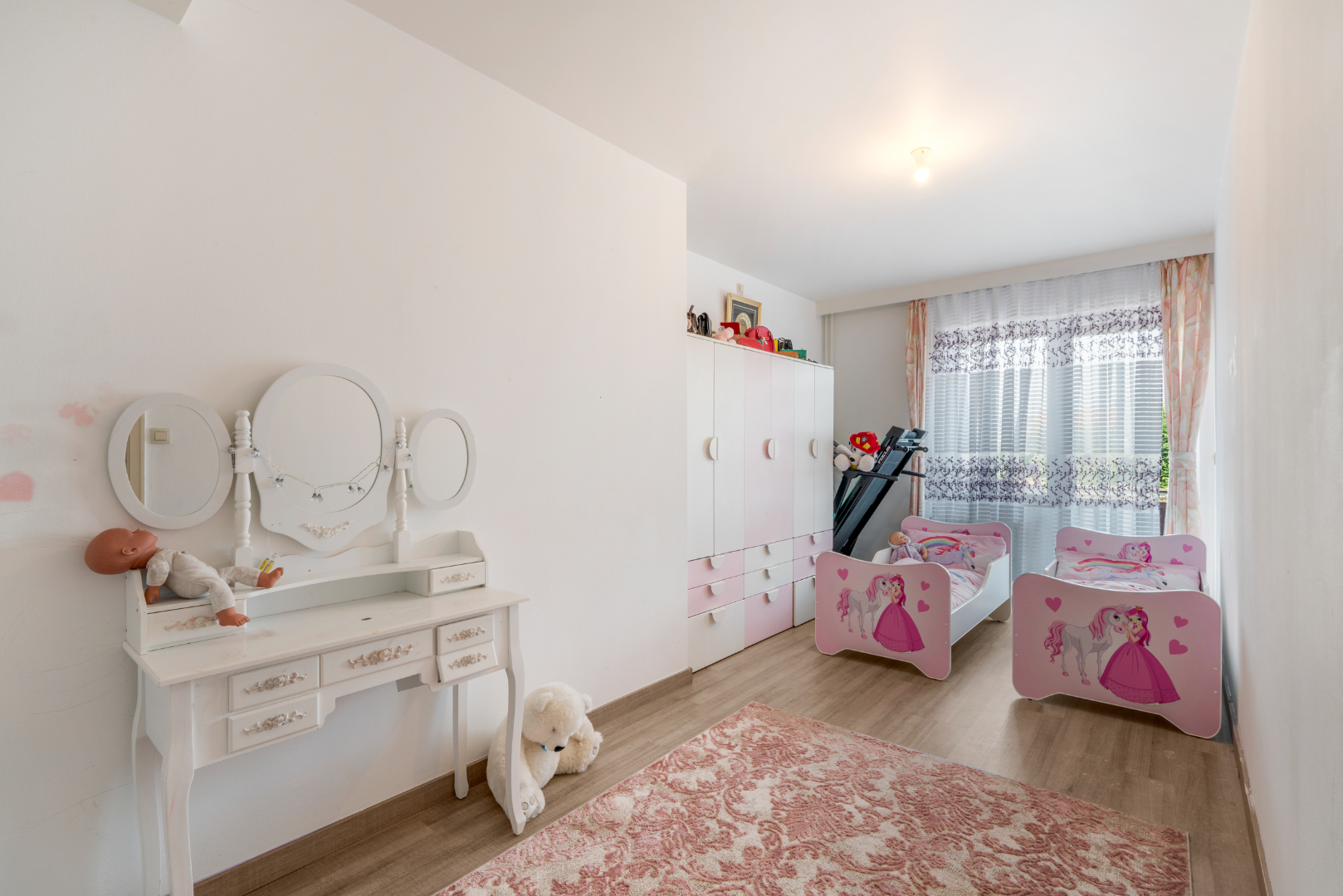 OPBRENGSTEIGENDOM MET 7 APPARTEMENTEN EN 7 GARAGEBOXEN 