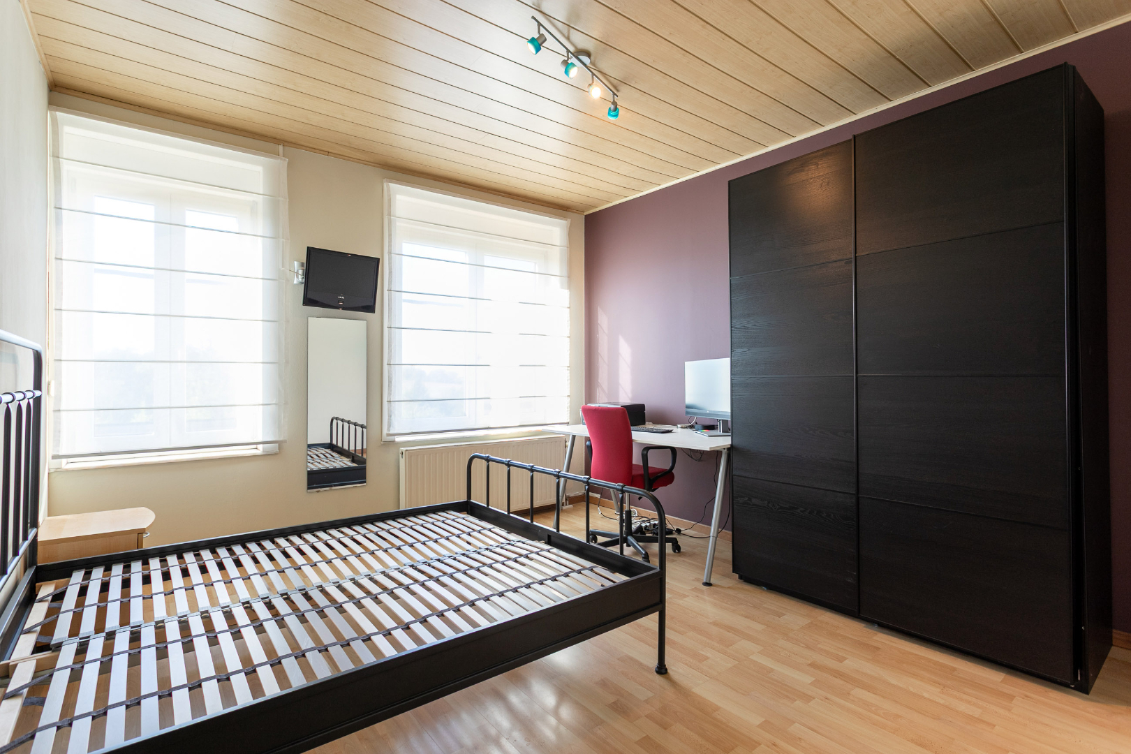Instapklare driegevelwoning met 4 slpk te Lembeek 