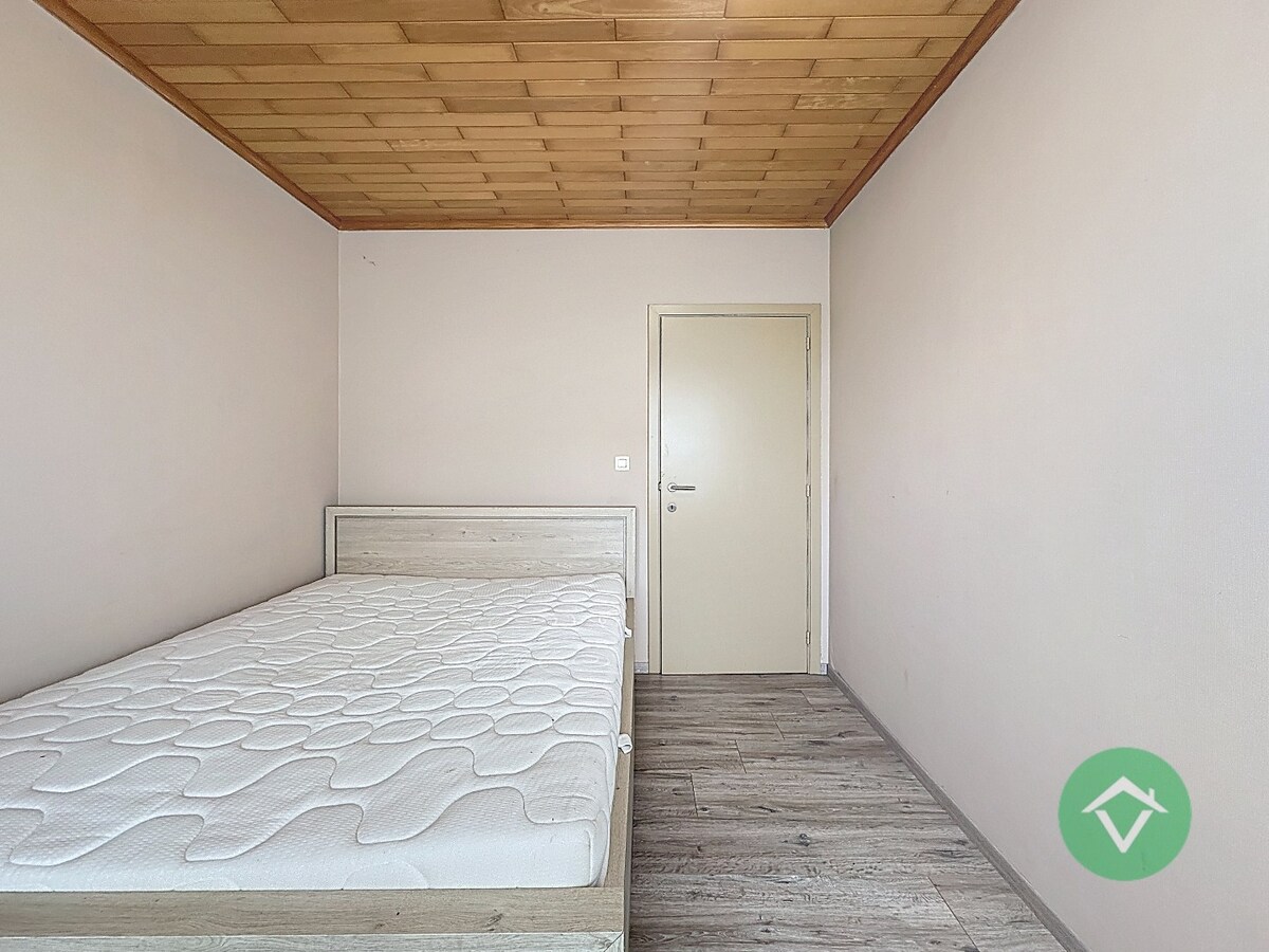 Statige bungalow op 1.811m² met landelijk zicht, drie slaapkamers en twee garages te Ichtegem 