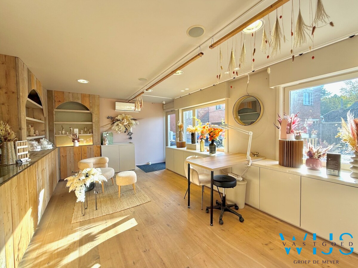 Toffe winkelruimte in centrum Ertvelde ! 