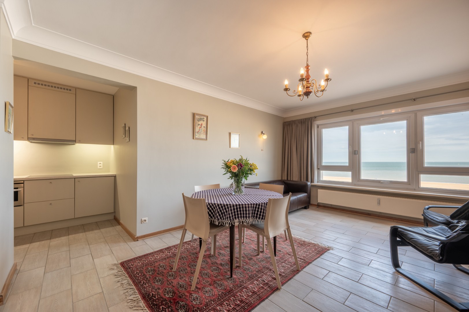 Centraal gelegen appartement met FRONTAAL ZEEZICHT 