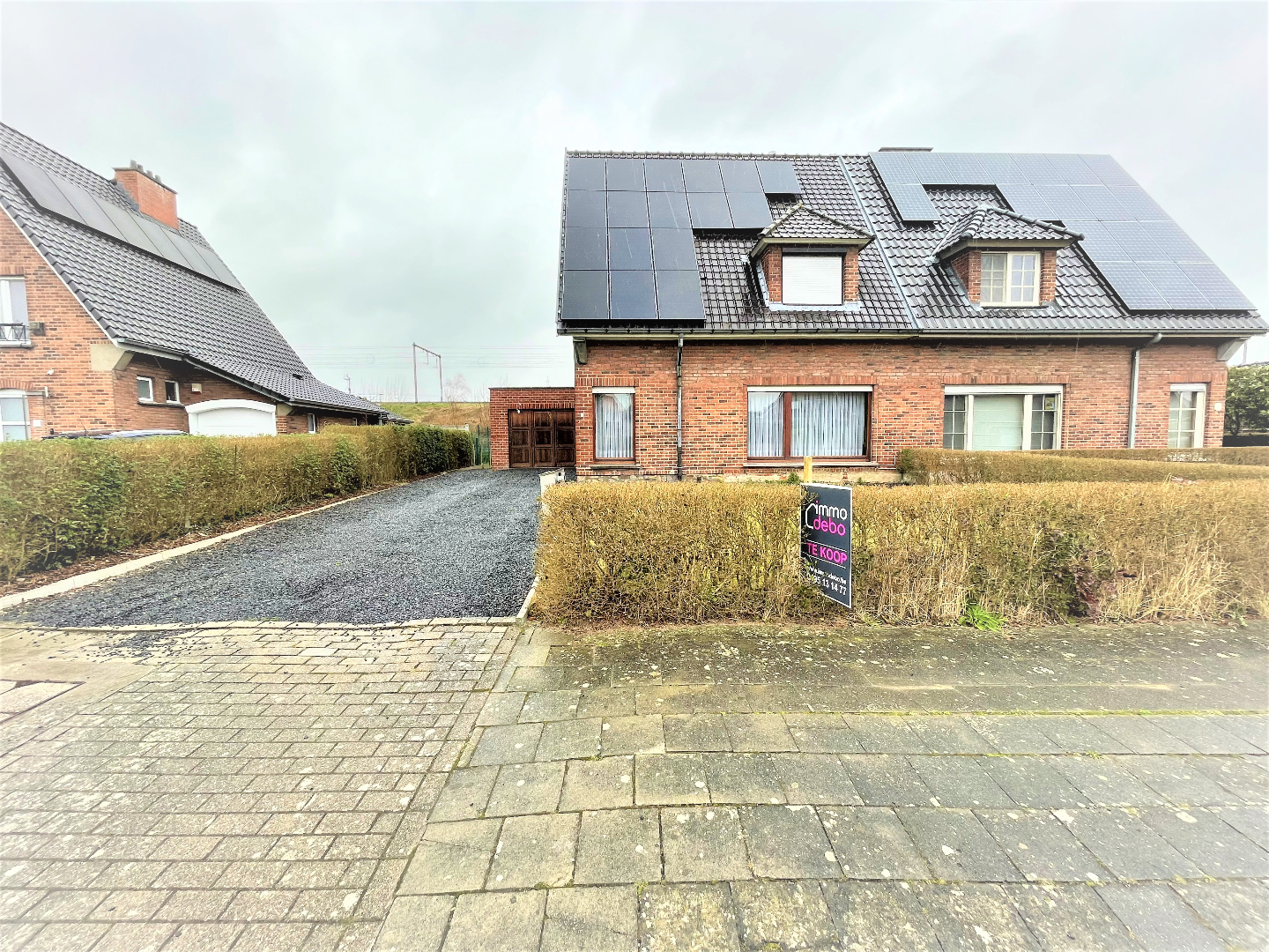 Statige halfopen woning met 3 slaapkamers en garage 