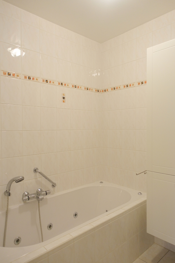 Ruim appartement met garagebox 