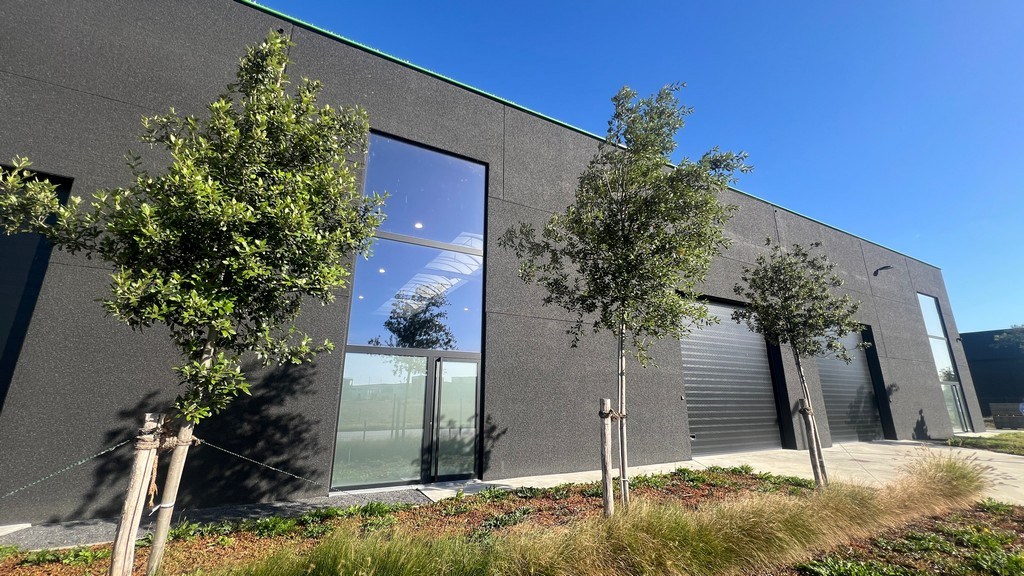 High-end bedrijfsgebouw te huur op bedrijventerrein E17/4 in Lokeren