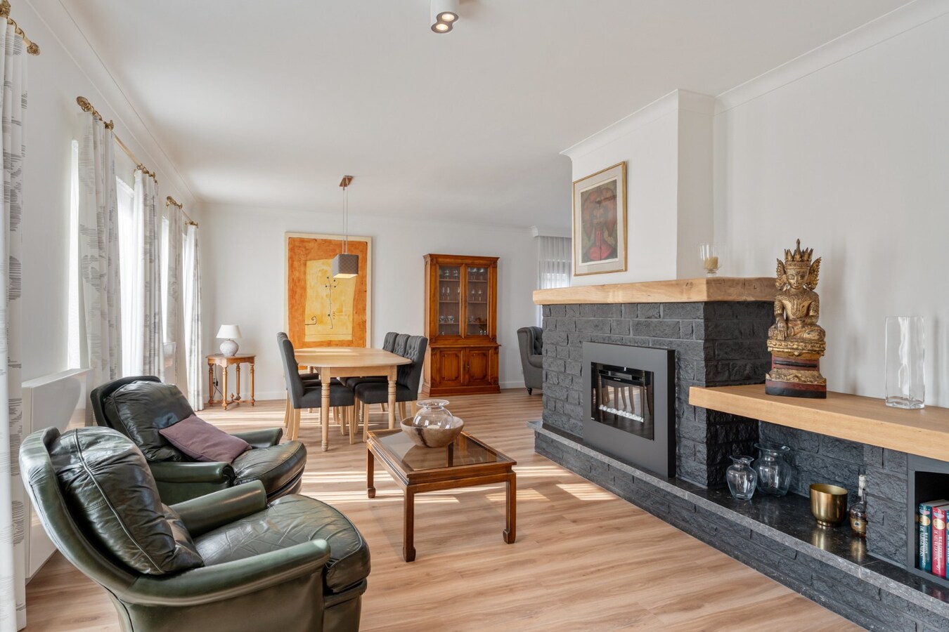 Zeer goed onderhouden gelijkvloerse gezinswoning op een riant perceel van 19a75ca op een rustige locatie te Schalkhoven, een deelgemeente van Hoeselt. 