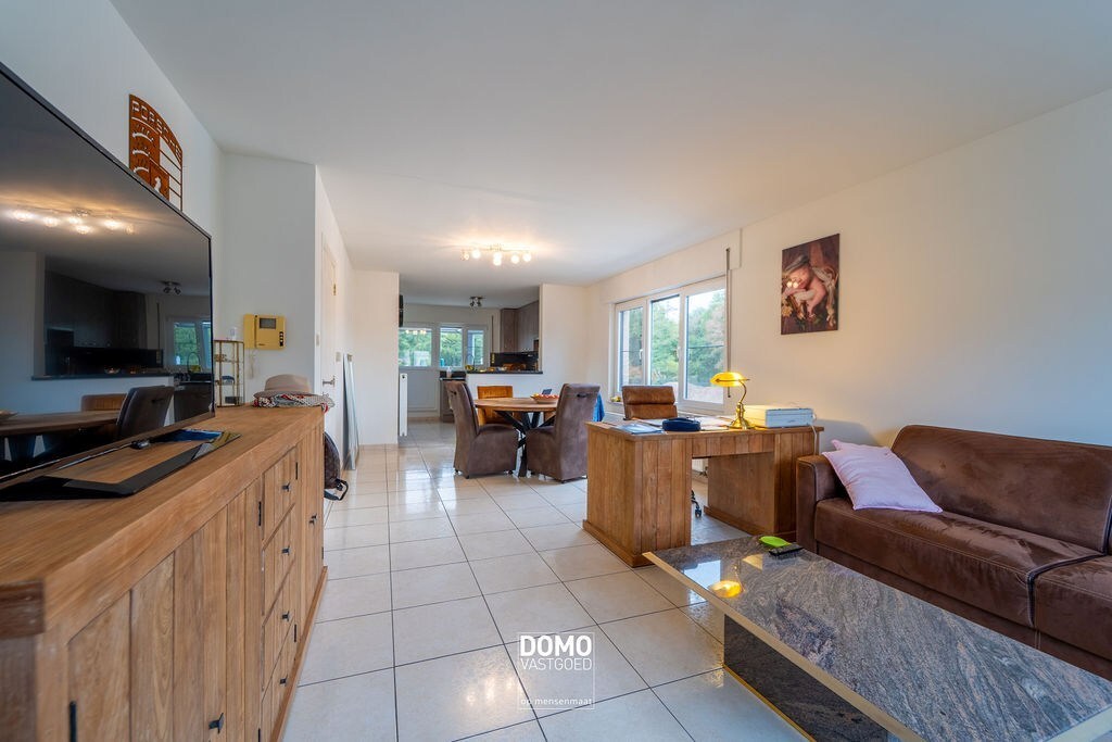 INSTAPKLAAR DUPLEXAPPARTEMENT MET TERRAS EN AUTOSTANDPLAATS IN HEUSDEN-ZOLDER 