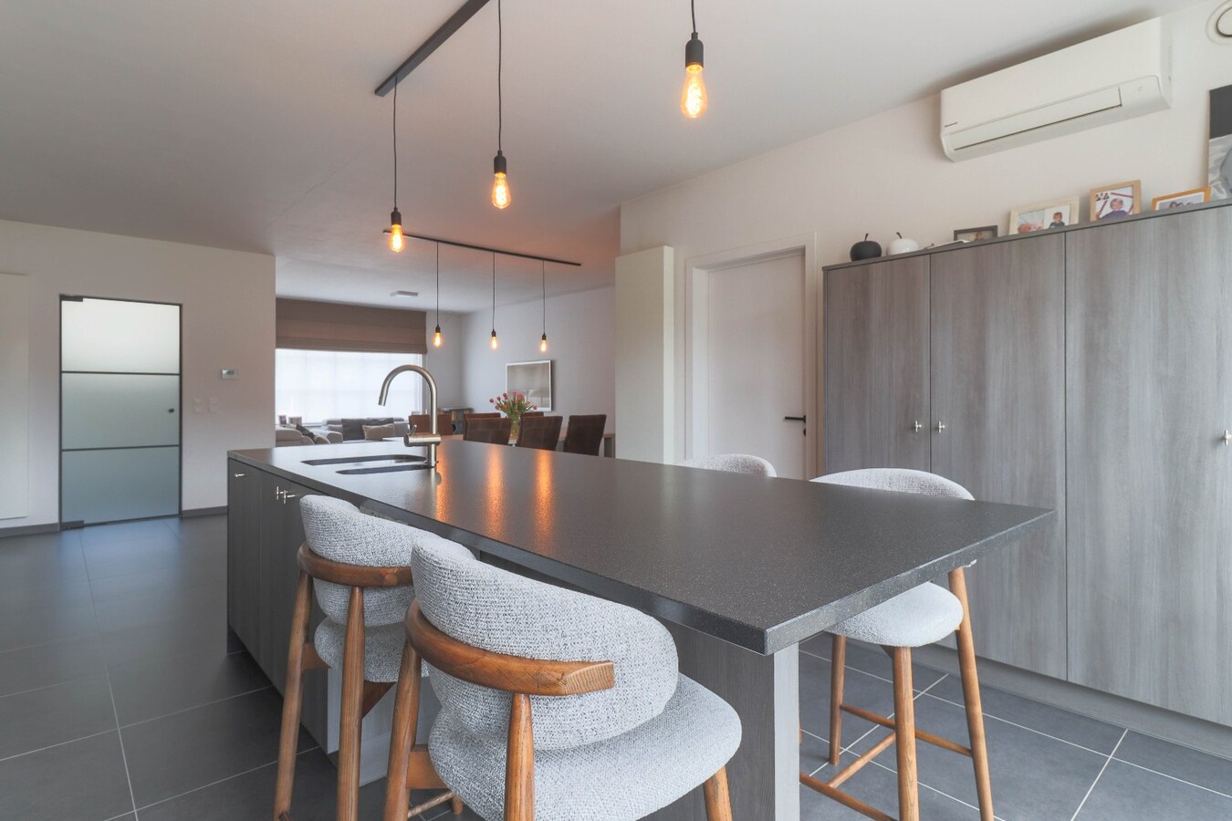 Instapklare recente woning met garage te koop in Heule ! 