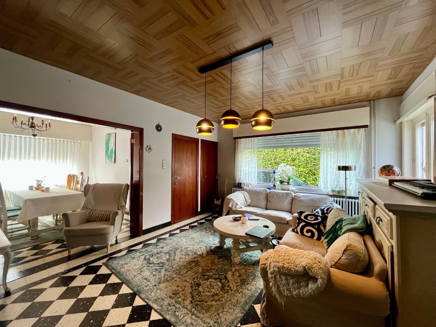 Ruime gezinswoning met grote tuin nabij het centrum van Larum 