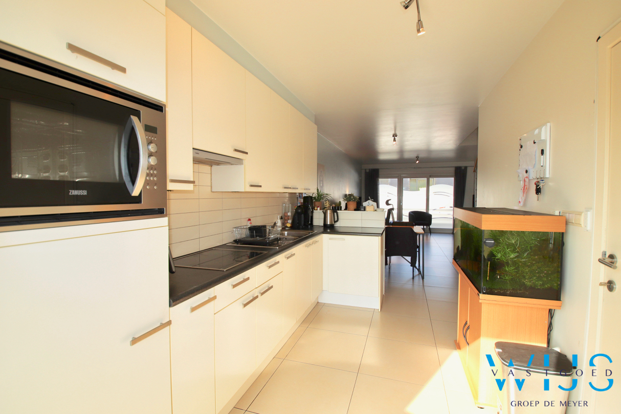 Ruim 3 slaapkamer appartement met garage te ERTVELDE ! 