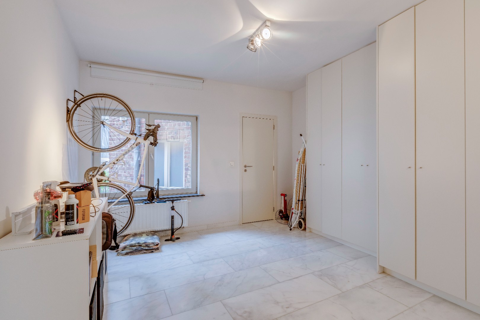 Zeer ruim 1-slaapkamer appartement met bureauruimte te  centrum Gent 