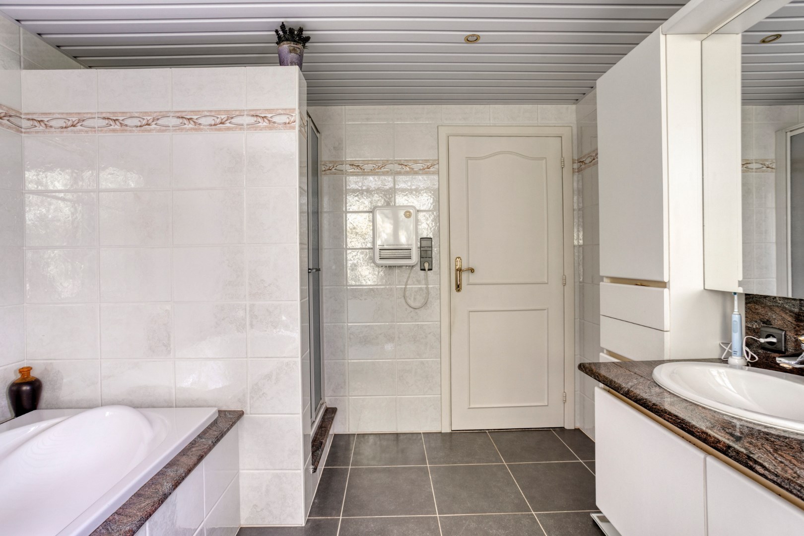 Charmante woning van 256 m2 met 4 slaapkamers te Wommelgem! 