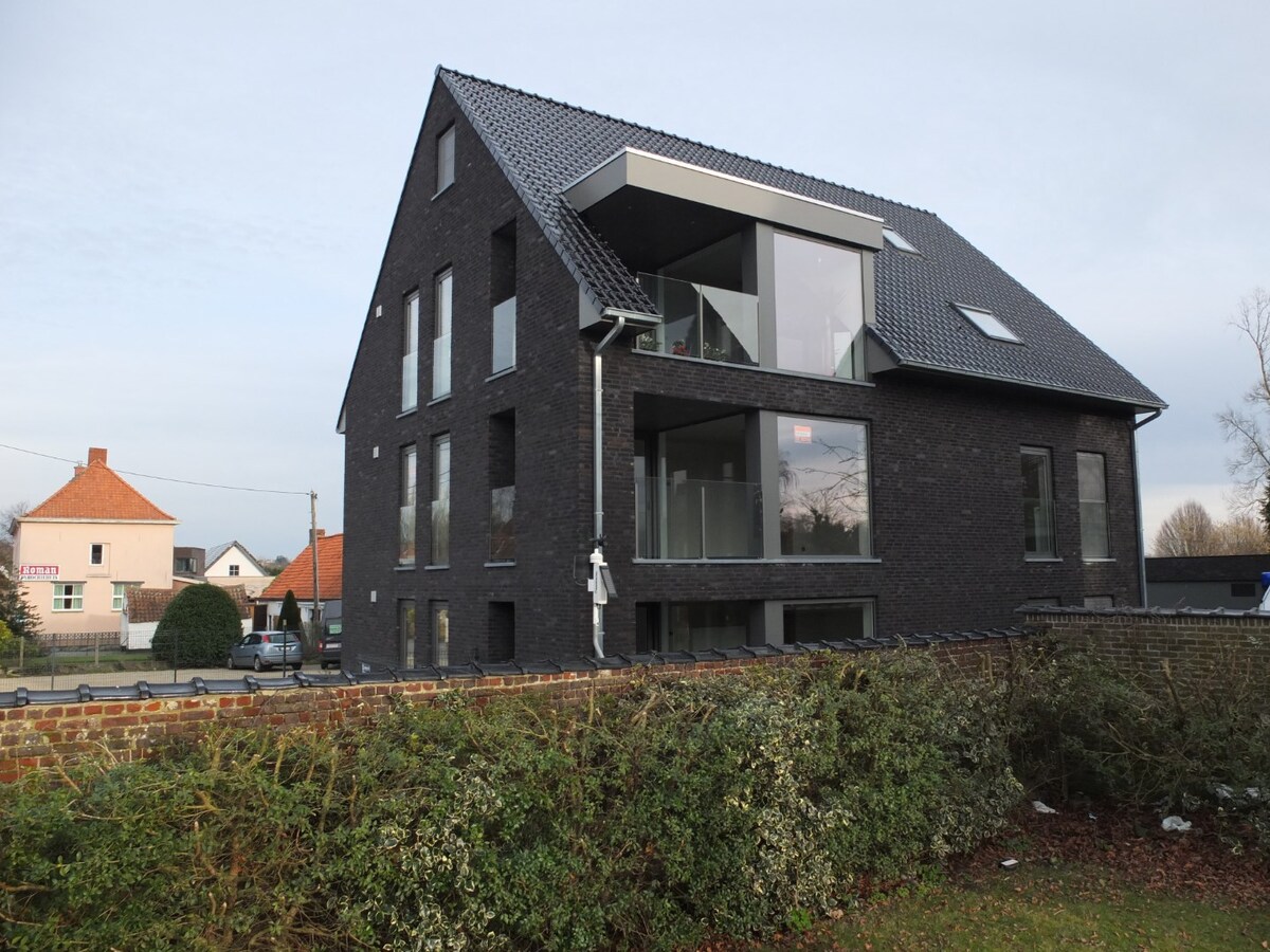 Luxueus en ruim appartement in rustige omgeving. 