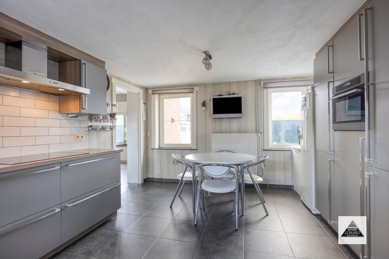 Gezinswoning met 5 slaapkamers, zonnepanelen 