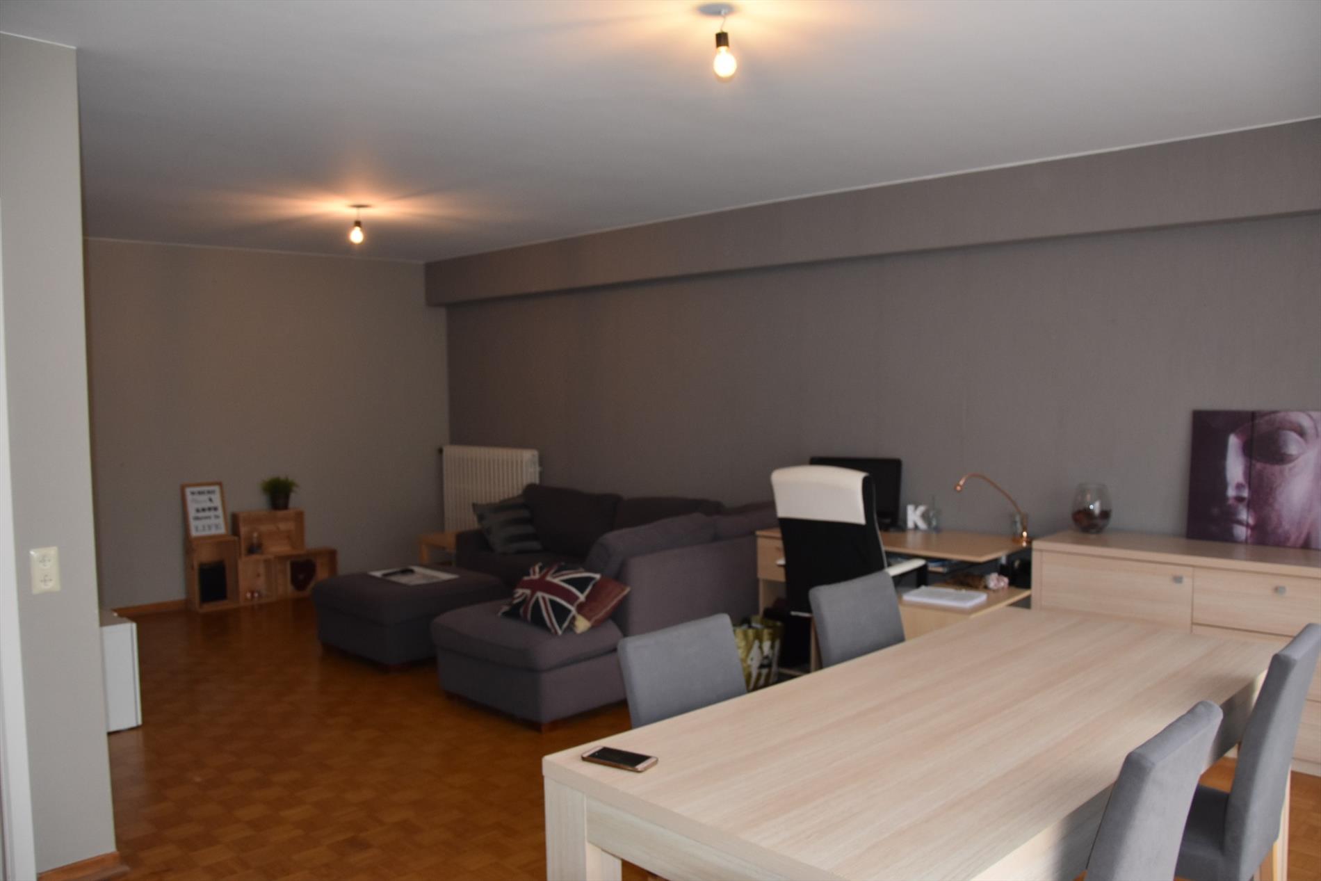 Ruim en luchtig appartement met 3 kamers en garage 