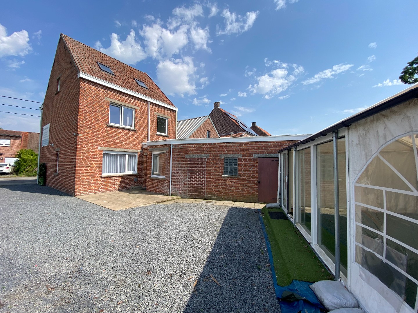 Ruime comfortabele halfopen woning met tuin en landelijk uitzicht! 