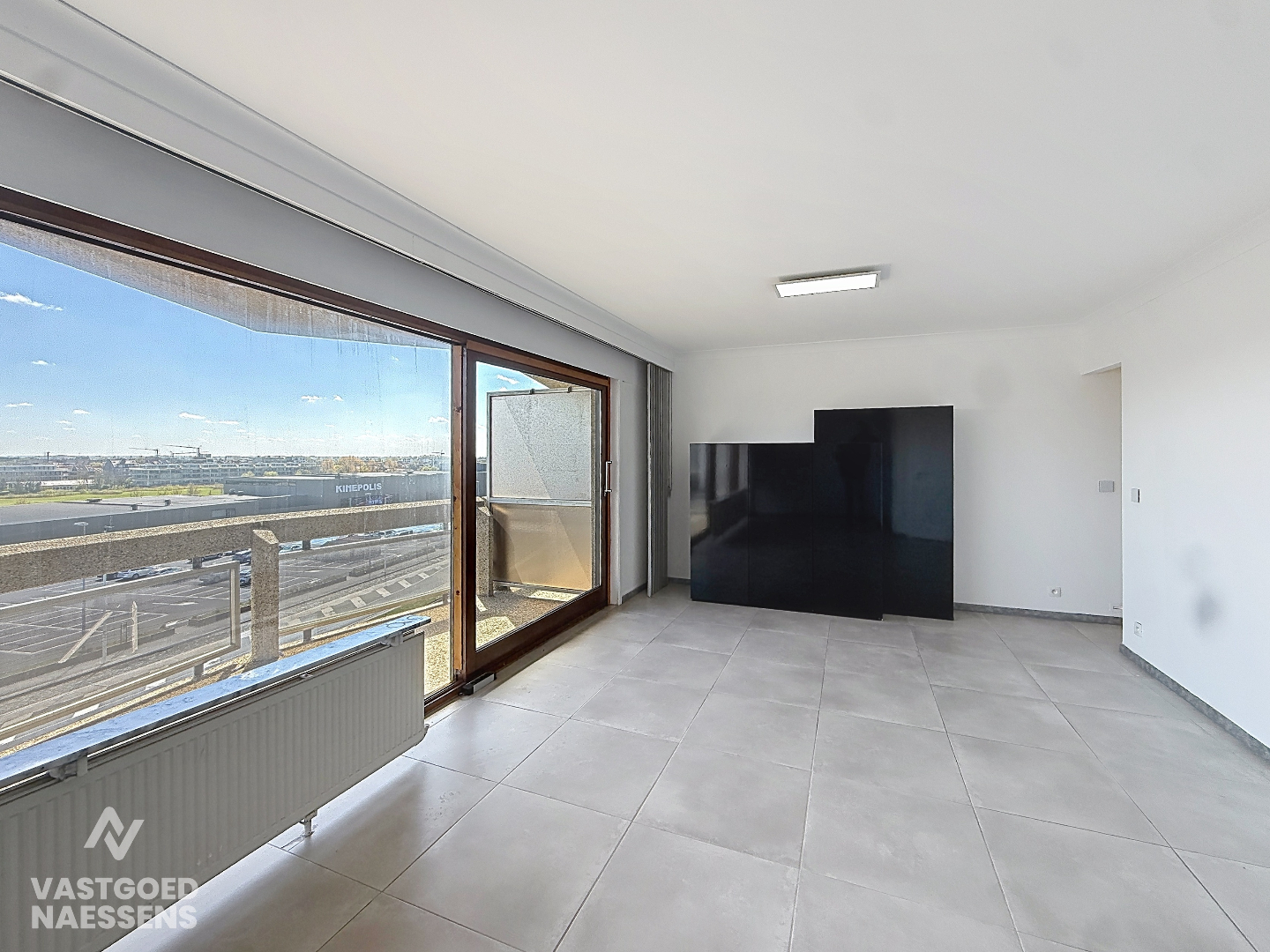 Studio prêt à emménager avec coin chambre et terrasse ensoleillée 