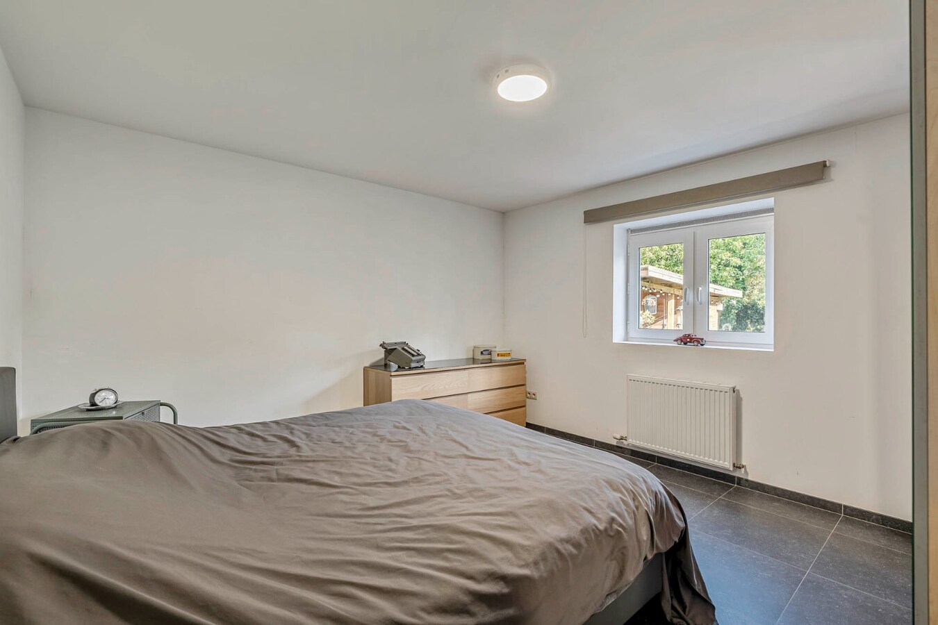 Comfortabel, gelijkvloers appartement mét ruime tuin en carport! 
