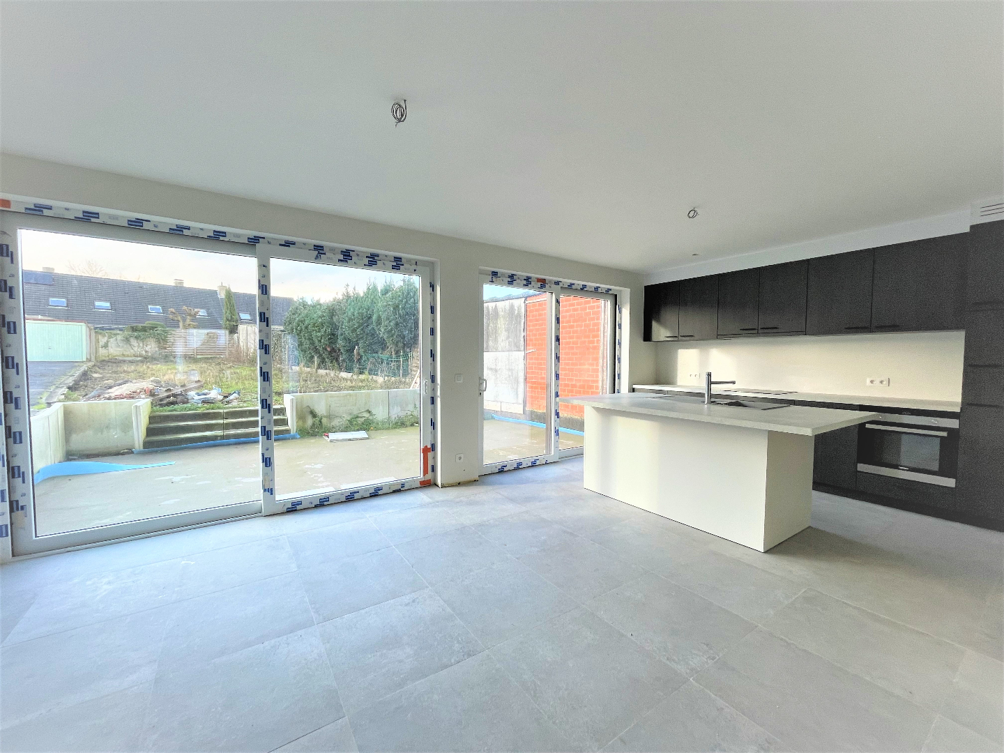 Nieuwbouwwoning met 3 slaapkamers en garage op 318m² 