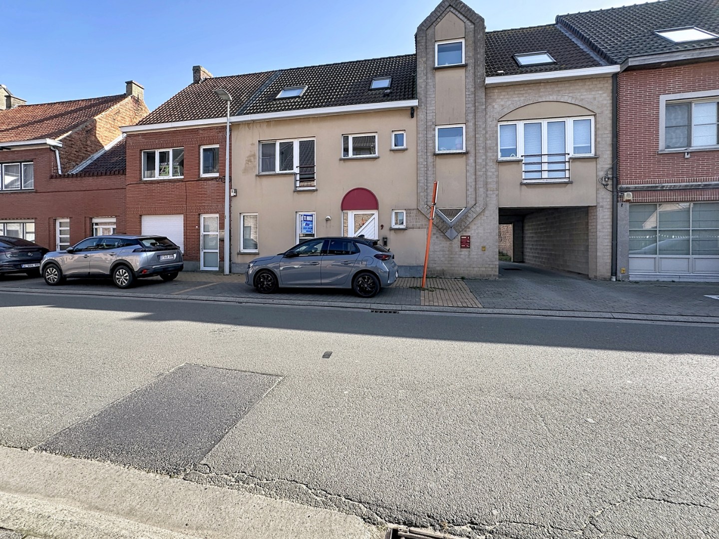 Handelspand/praktijkruimte gelegen in de dorpskern van Merendree 