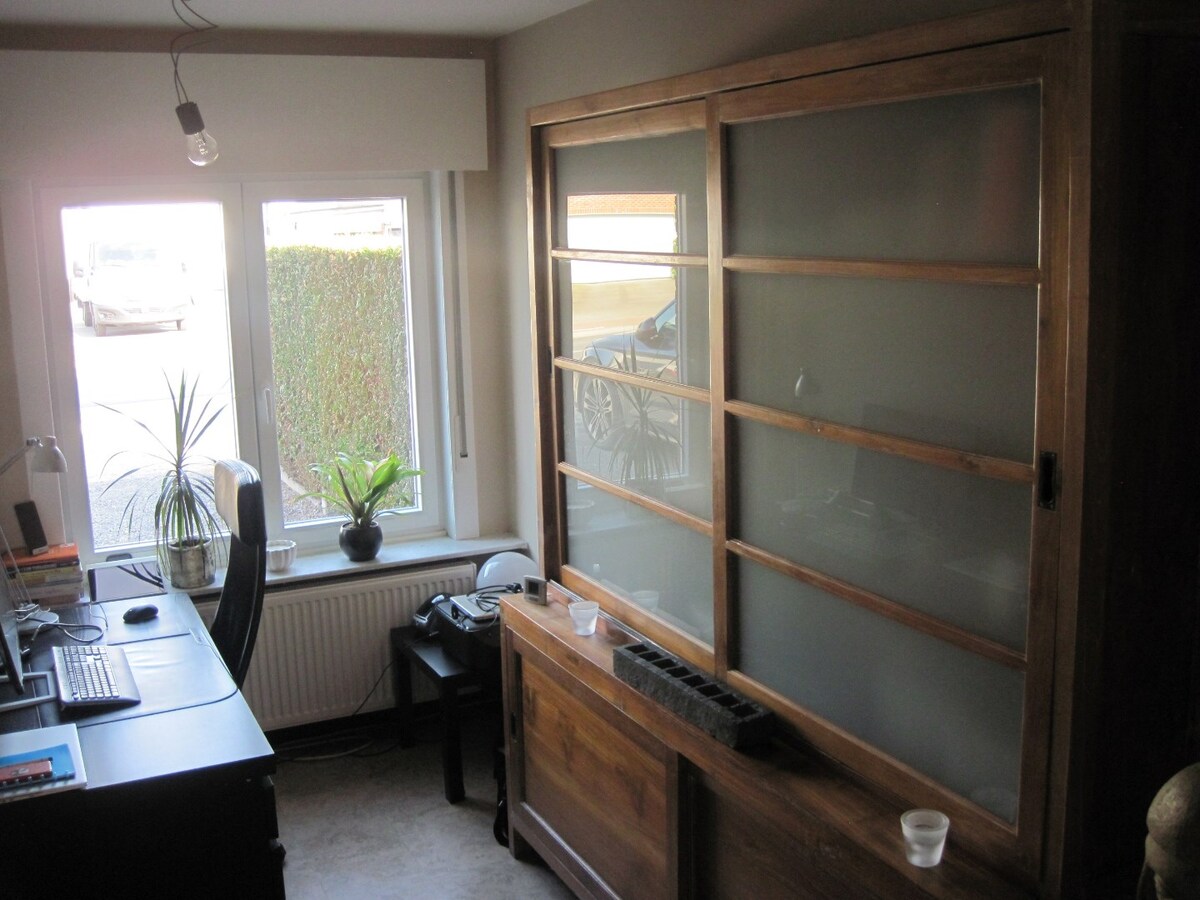 Degelijke woning met terras en tuintje. 