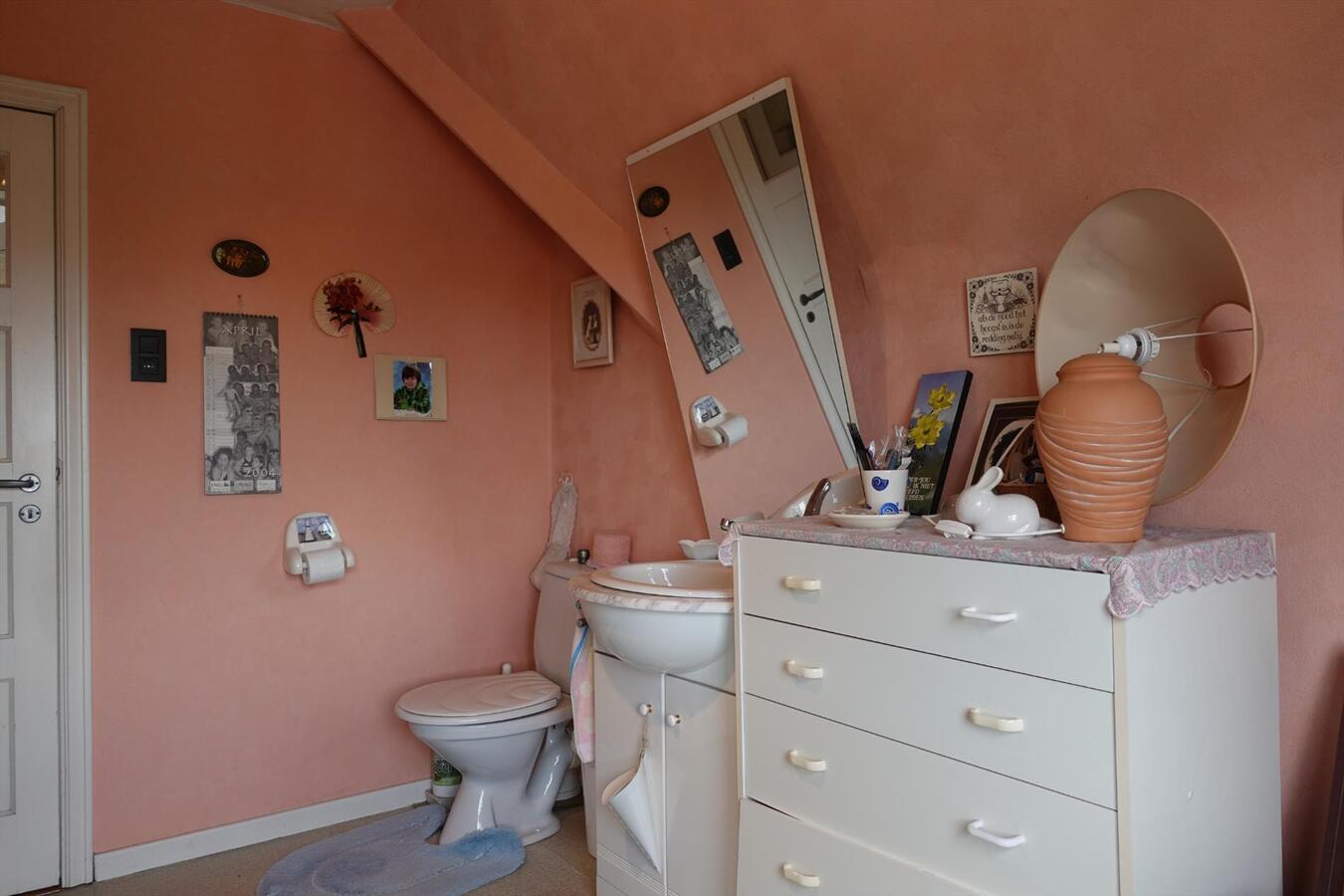 Goed gelegen half-open woning met grote tuin 