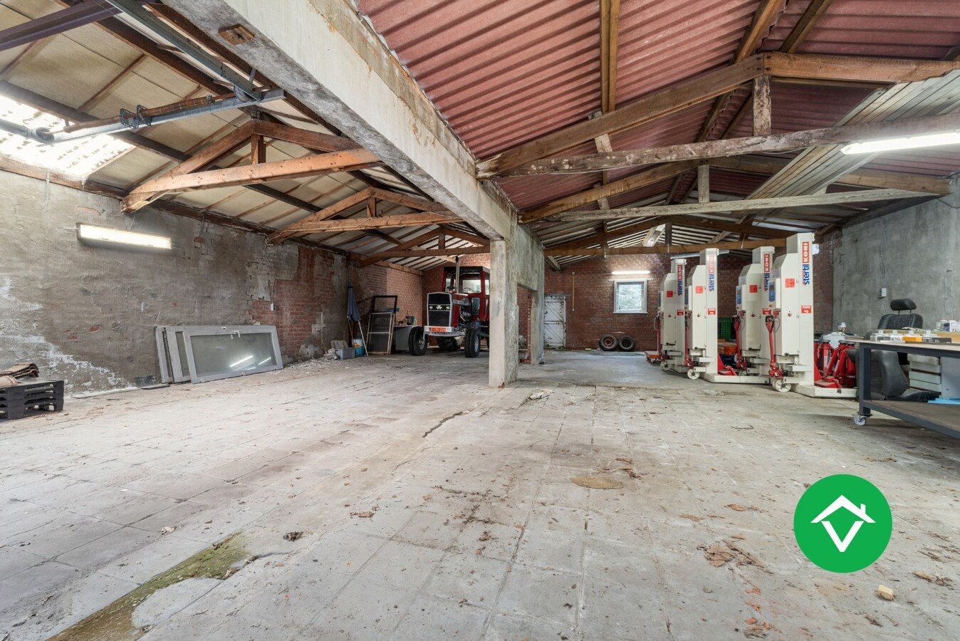 Instapklare woning met 4 slaapkamers en loods te Koekelare 