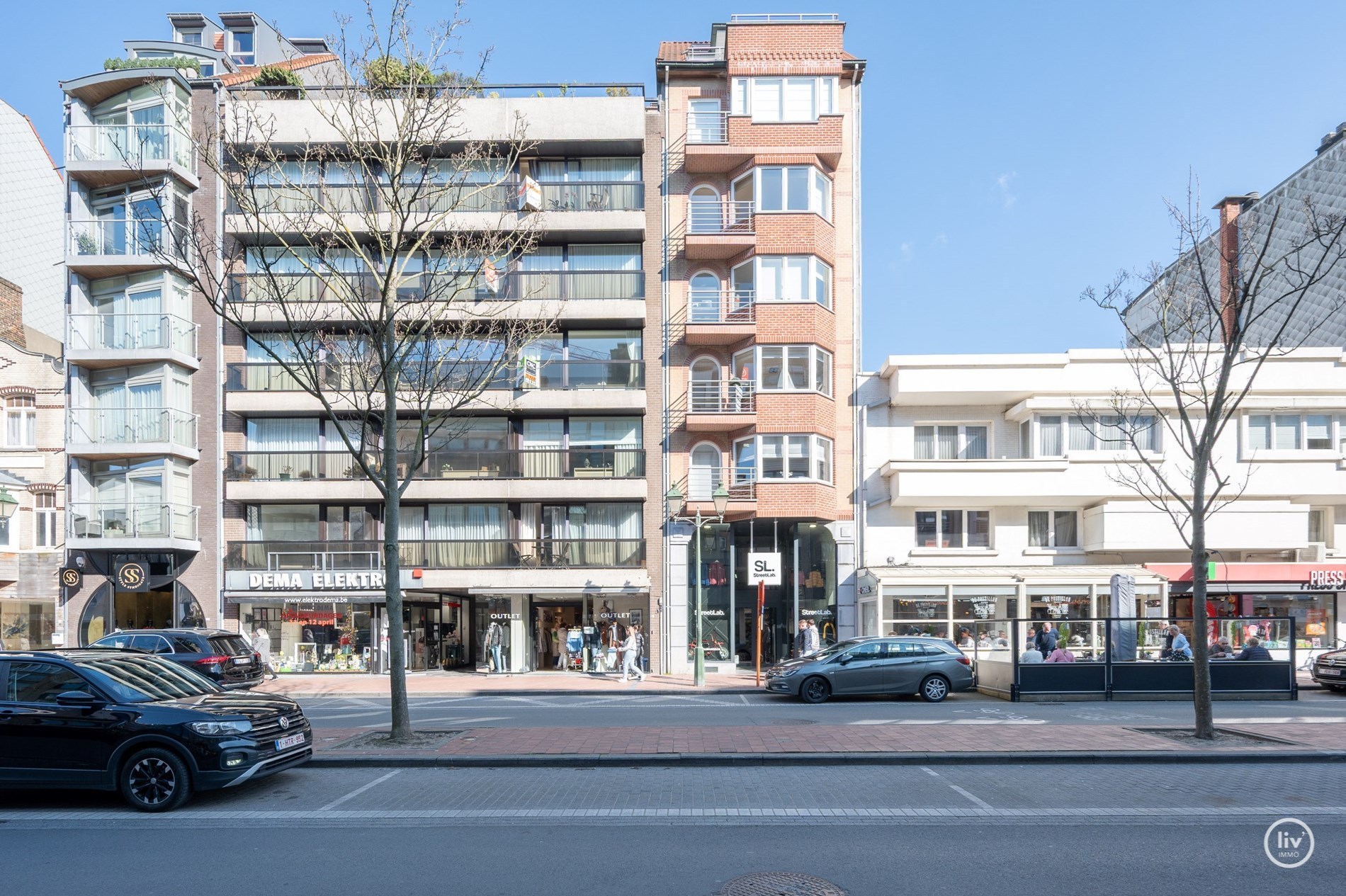 Appartement entièrement rénové et élégant au cœur de Knokke dans la Lippenslaan. 