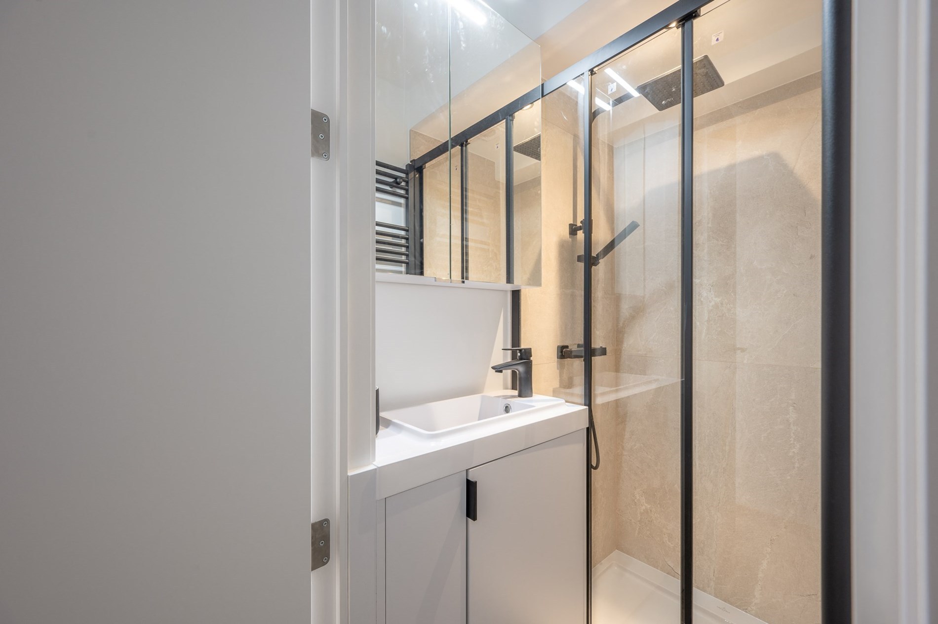 Luxe Gemeubileerd Vakantieappartement vlakbij de Zeedijk te Duinbergen. 