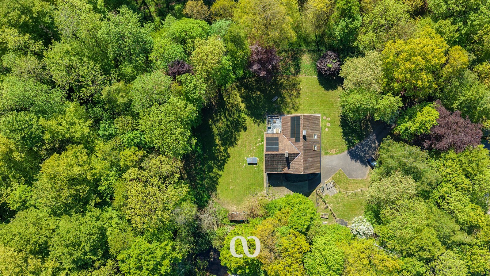 Uitzonderlijk gelegen woning op 5.000 m² met 5 slaapkamers en volledige privacy 
