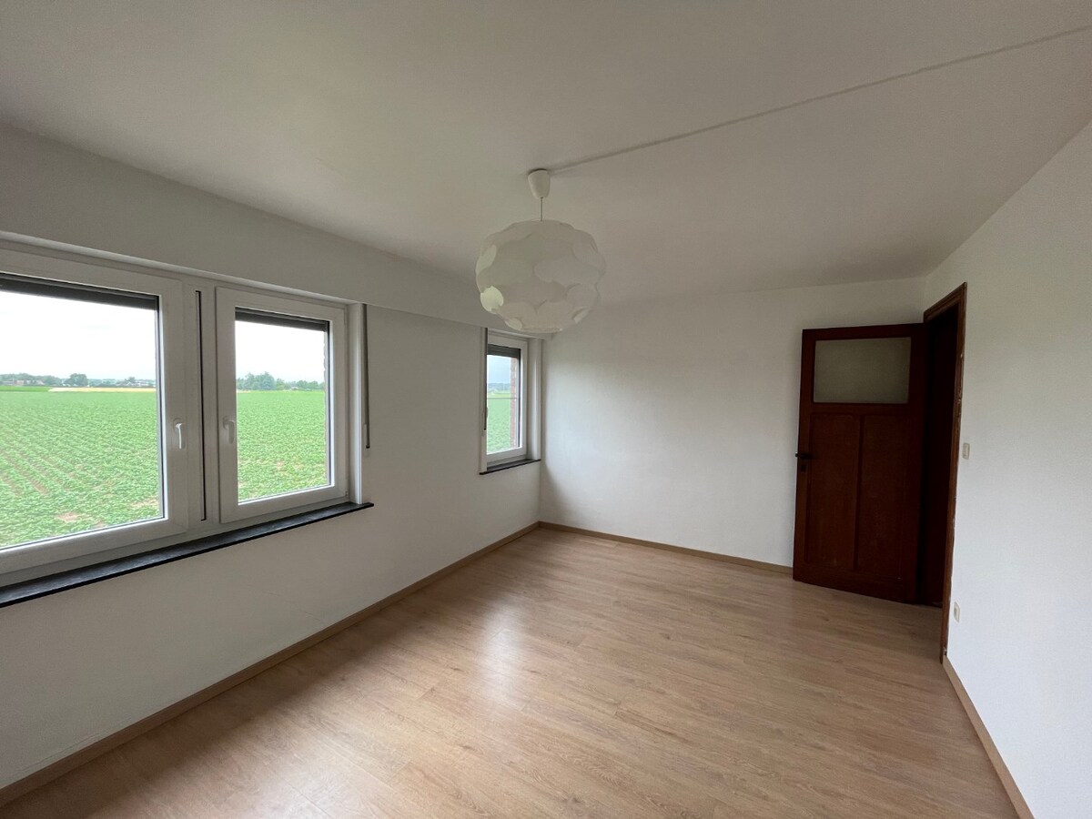 Knusse Half Open Bebouwing 