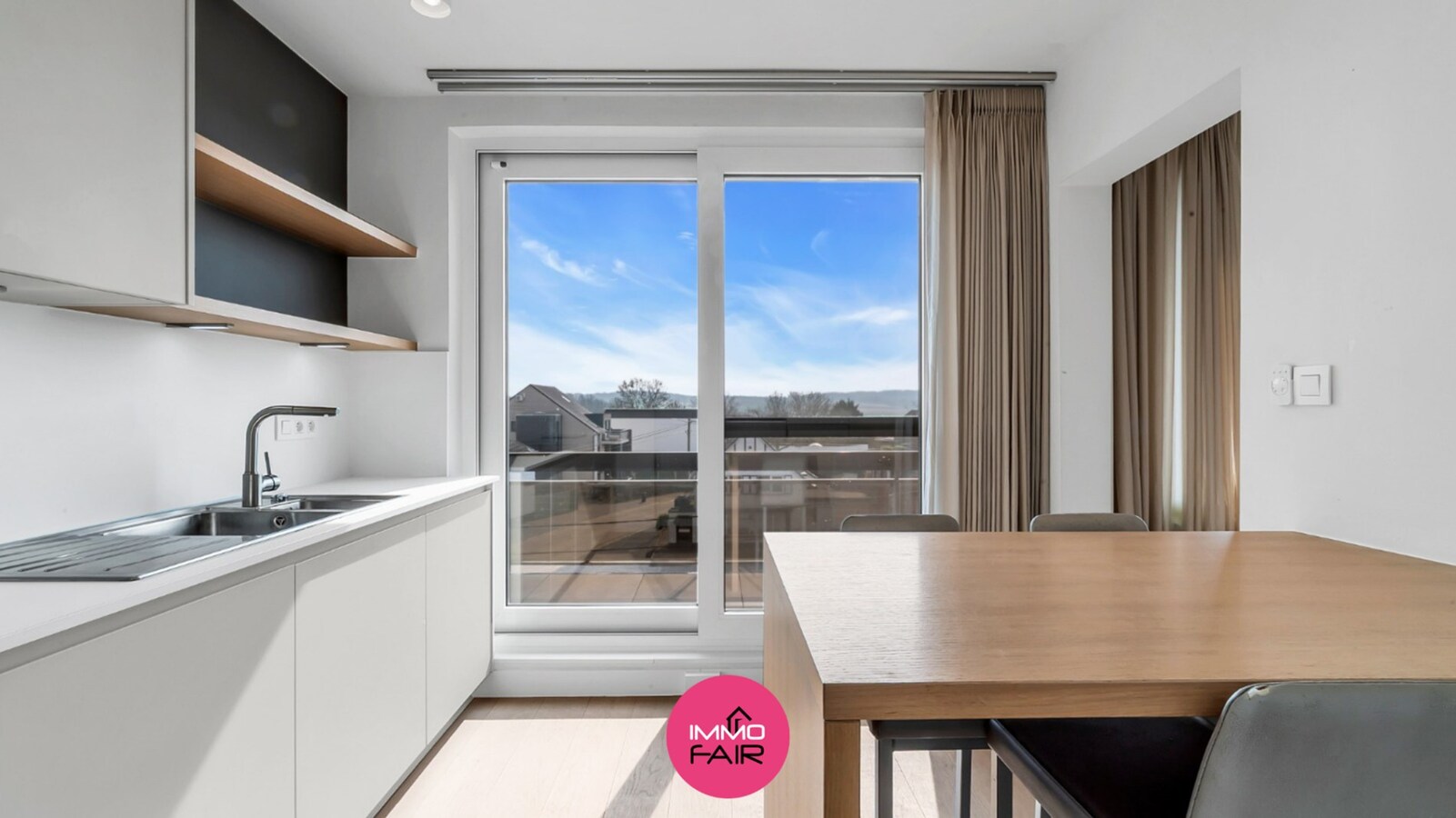 Modern, instapklaar appartement met dubbel terras vlakbij Maastricht 