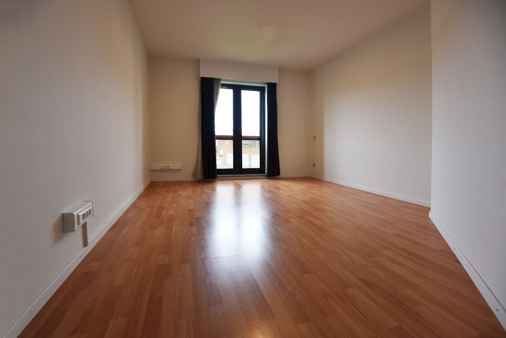 Ruim appartement met 2 slpks en ondergrondse autostaanplaats 