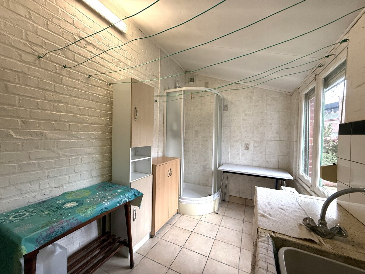 Twee woningen met totaal 5 slaapkamers en tuin te centrum Roeselare 