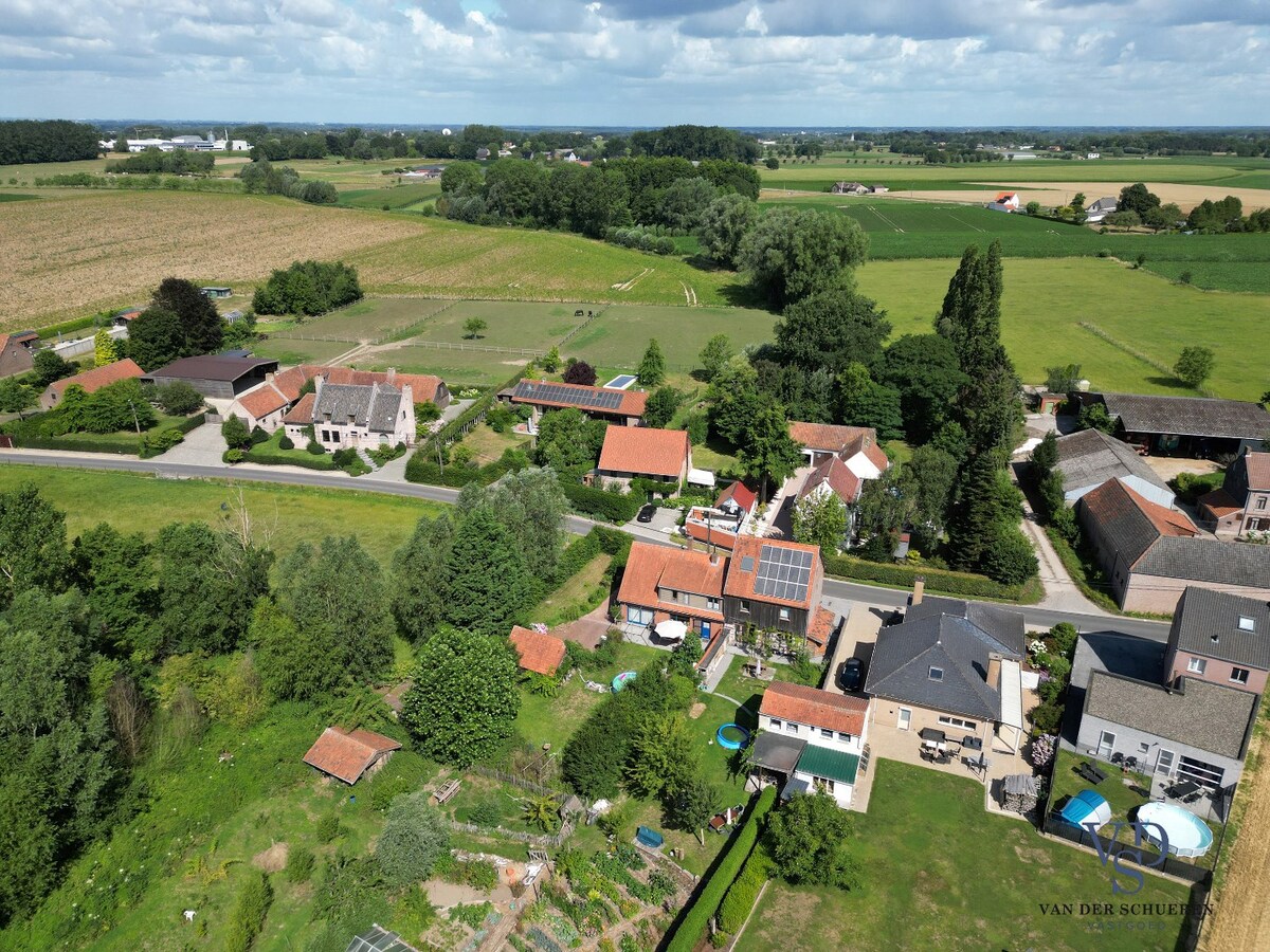 Halfopen woning in het groene Dikkelvenne 