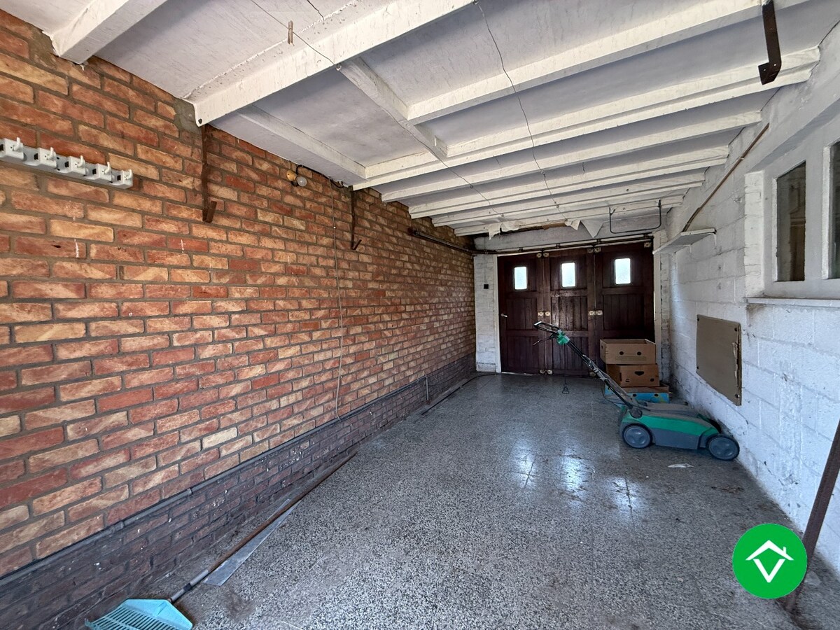 Stevige woning met 3 slaapkamers, tuin en garage in een rustige wijk te Rumbeke 