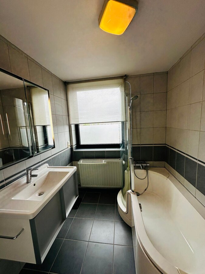 Authentiek 3 SLAAPKAMERappartement net buiten de Kleine Ring van Hasselt 