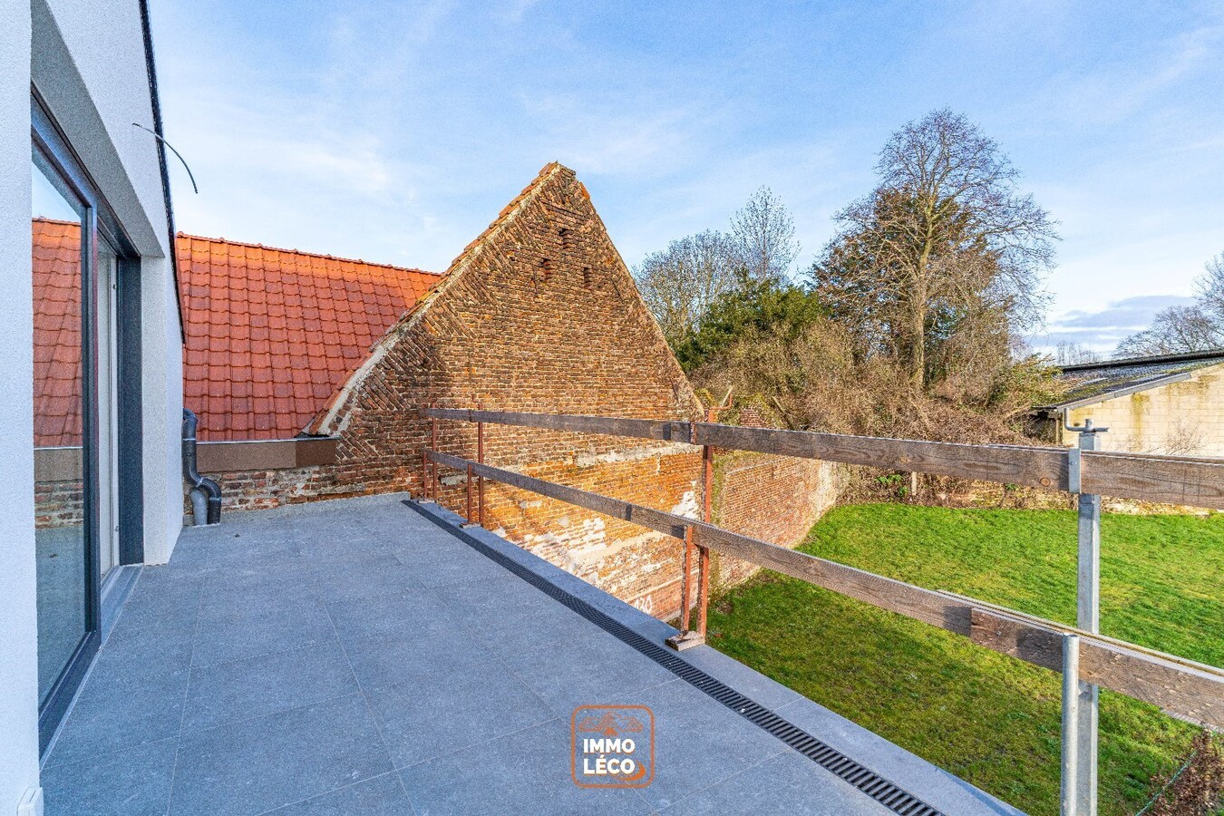 Appartement récent1 chambre avec terrasse privative et emplacement de parking, COUP DE COEUR ! 