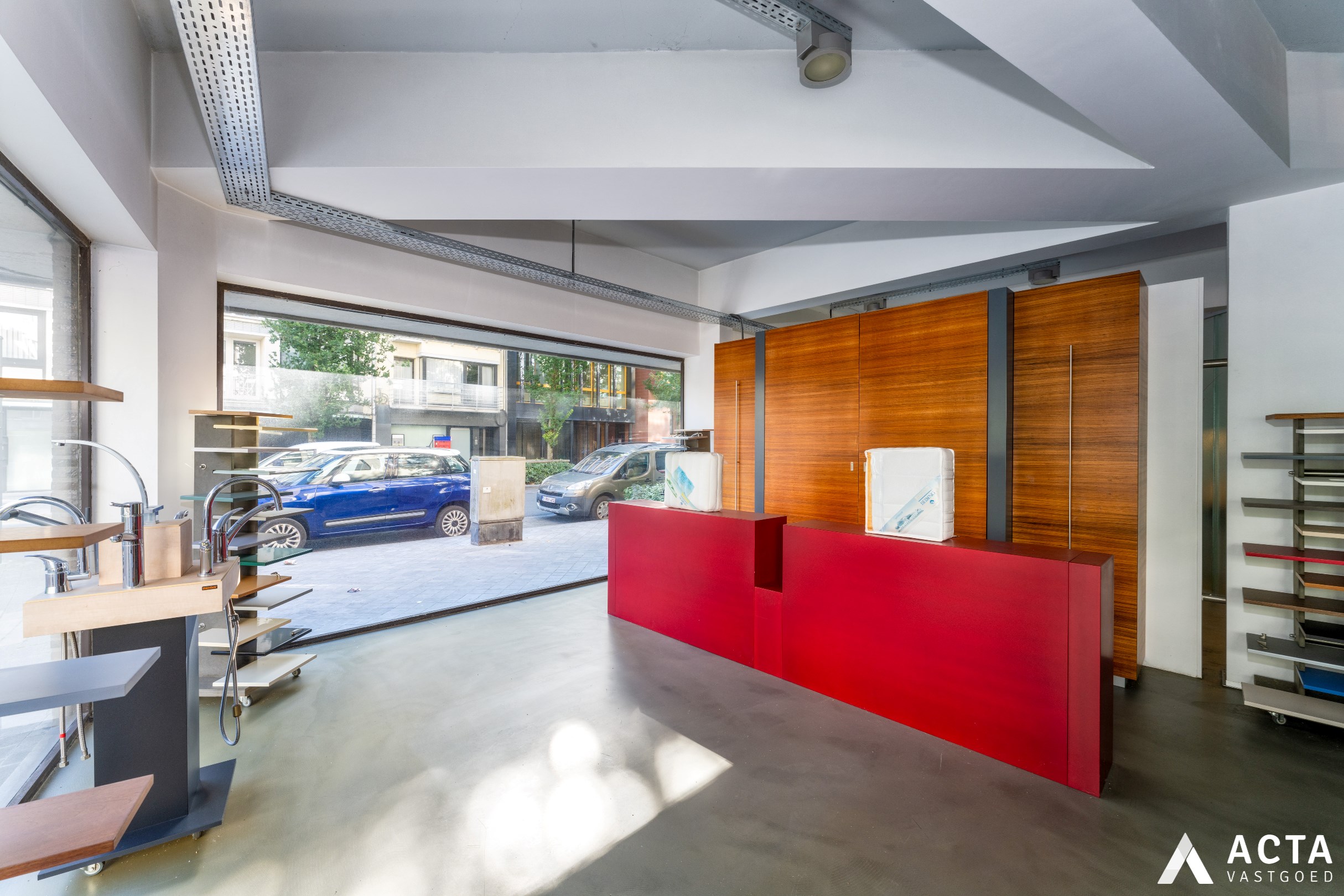 Uitstekend gelegen handelspand met uitzonderlijke visibiliteit 