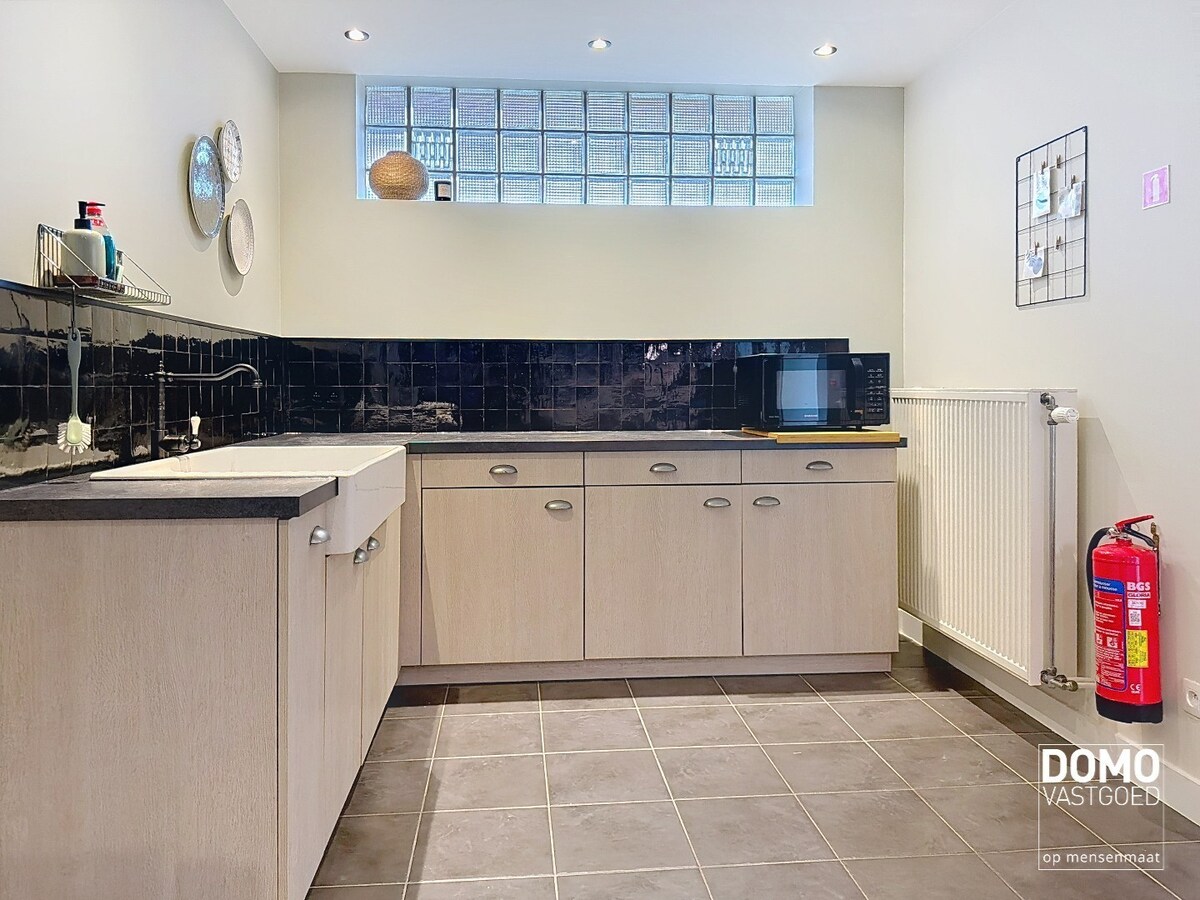 VOLLEDIG GEMEUBELDE 1 SLAAPKAMER STUDIO TE HASSELT (Stokrooie) 
