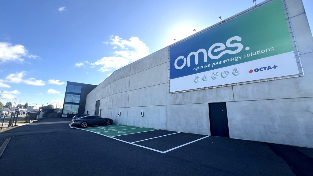 Bedrijfspand te huur vlakbij E17 in Waregem